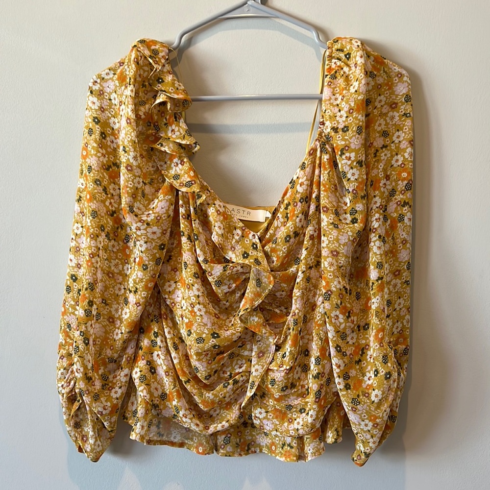 ASTR The Label Long Sleeve Floral Top